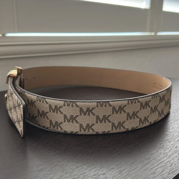 Like new Michael Kors brown / tan logo belt with gold buckle - Picture 5 of 7